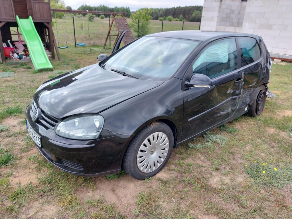 Volkswagen Golf 5 1.6MPI (USZKODZONY)
