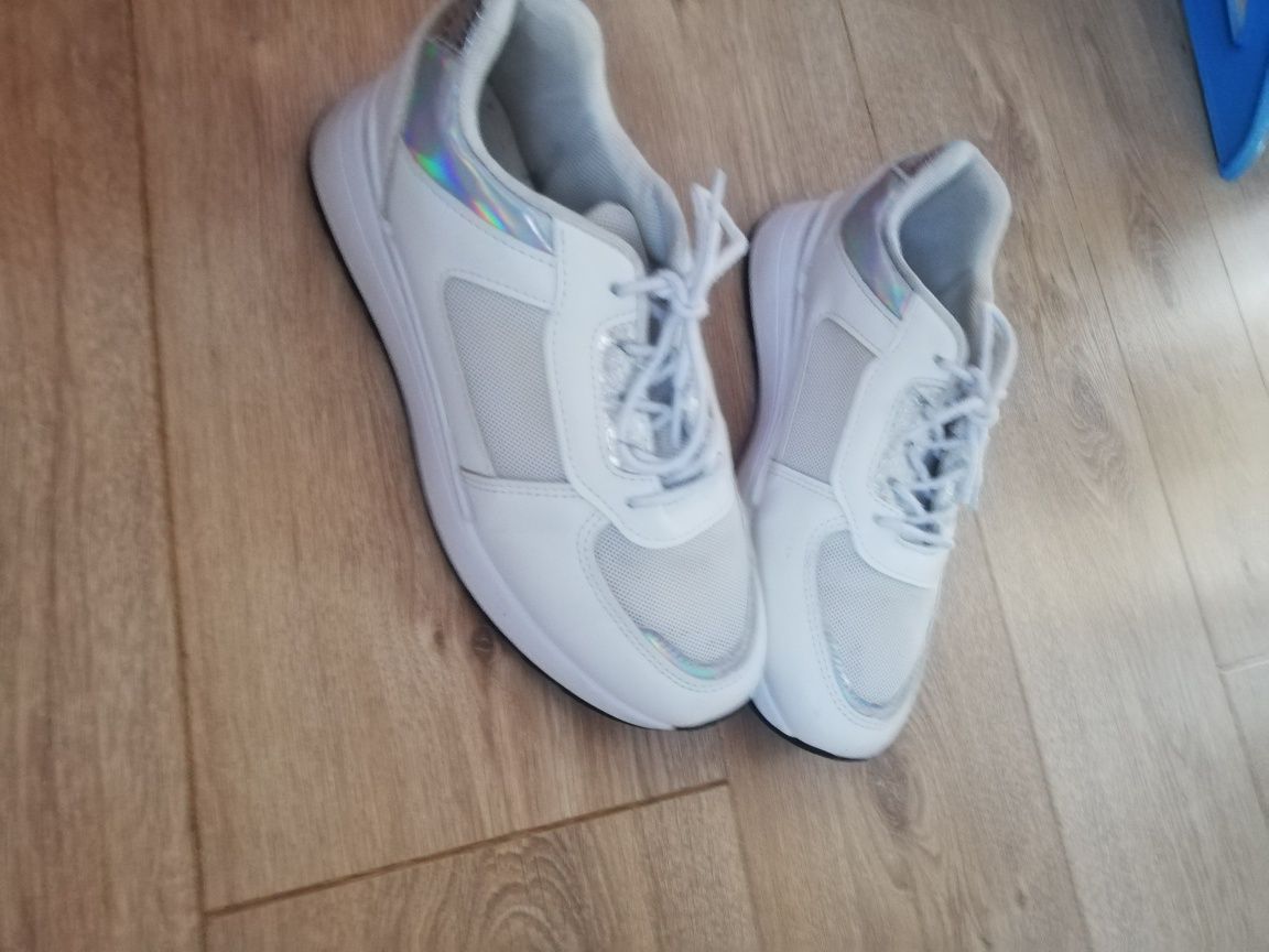Białe adidasy 38