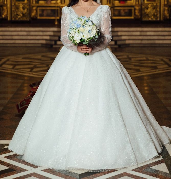 Весільна сукня в хорошому стані