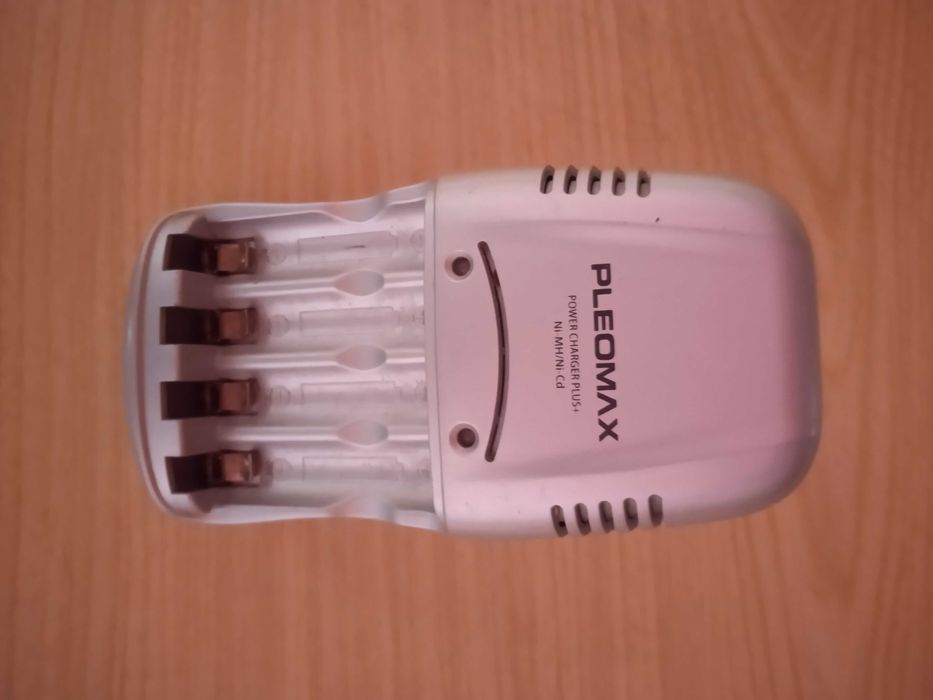 Зарядний пристрій Samsung KN-T8203