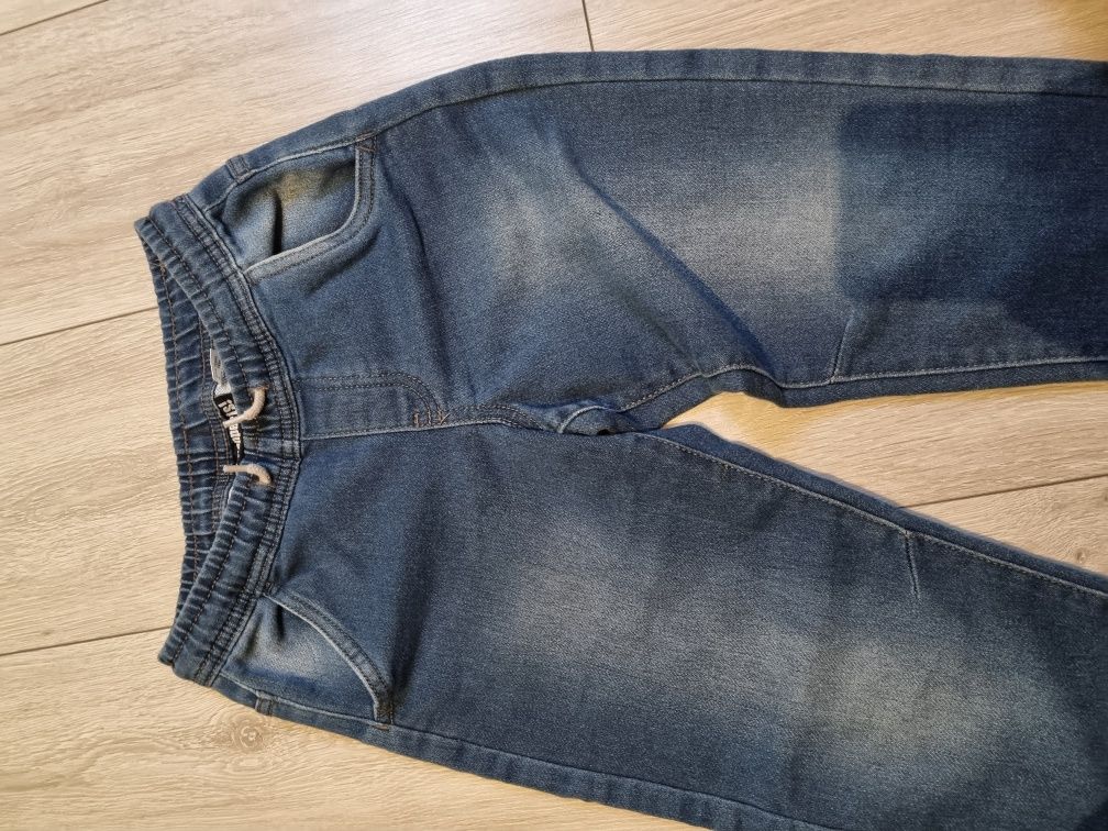 Spodnie jeansy miękkie 128