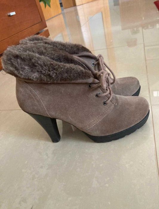 Botins novos, com pelo Marca Tamaris