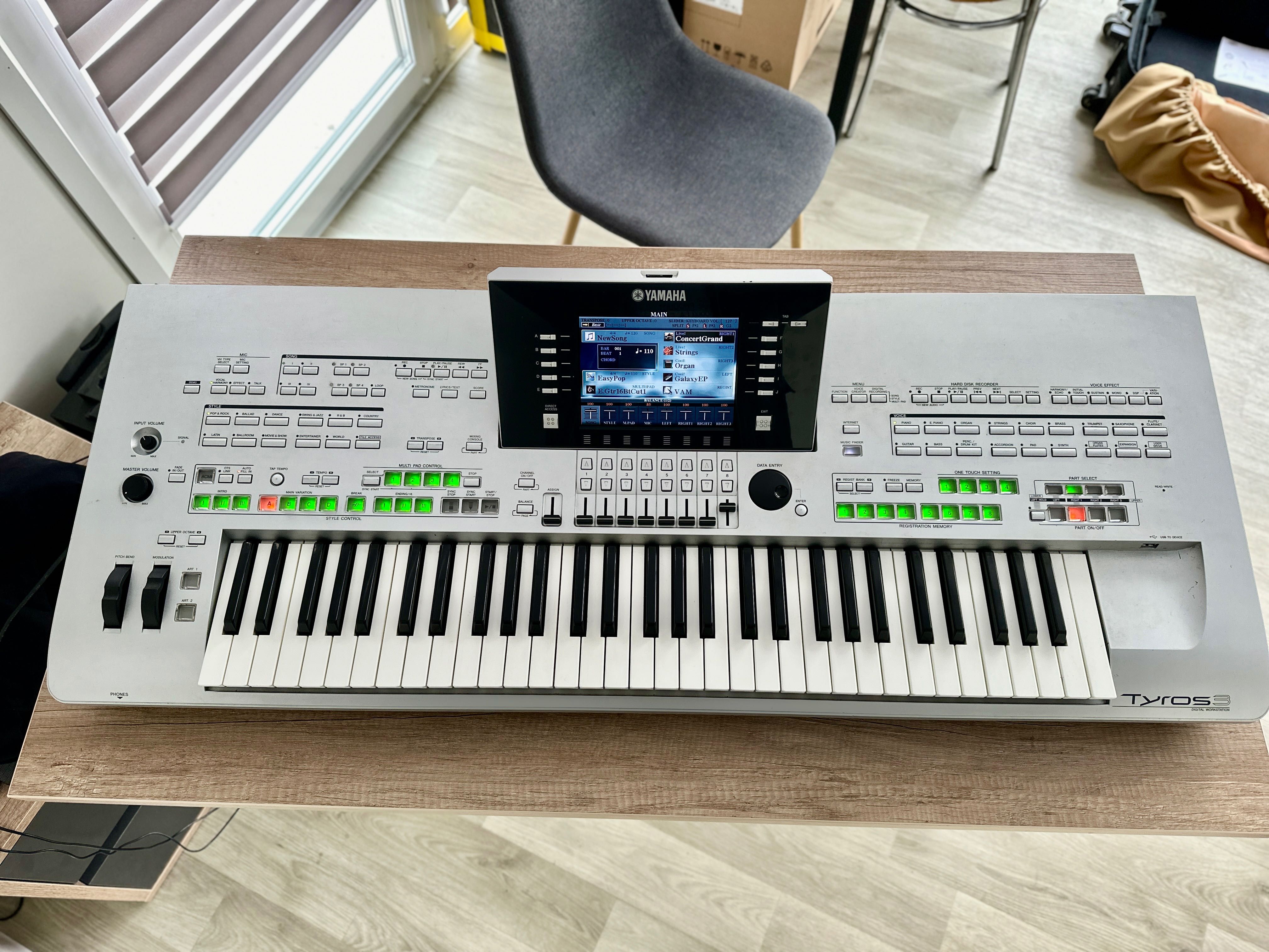 Yamaha Tyros 3 синтезатор орган клавіша ямаха