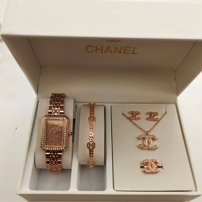 Conjuntos da Chanel