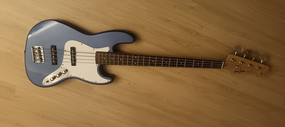 Baixo 4 cordas + pedal