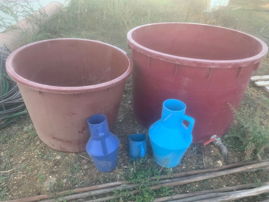 Dornas plástico e canecos