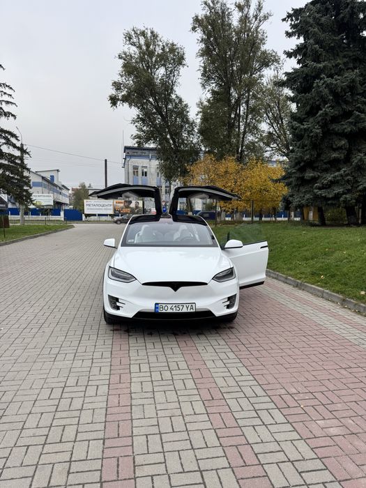 Пподам Tesla Model X