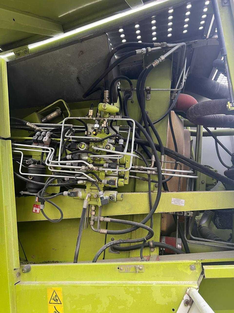 Кормозбиральний комбайн Claas Jaguar 820