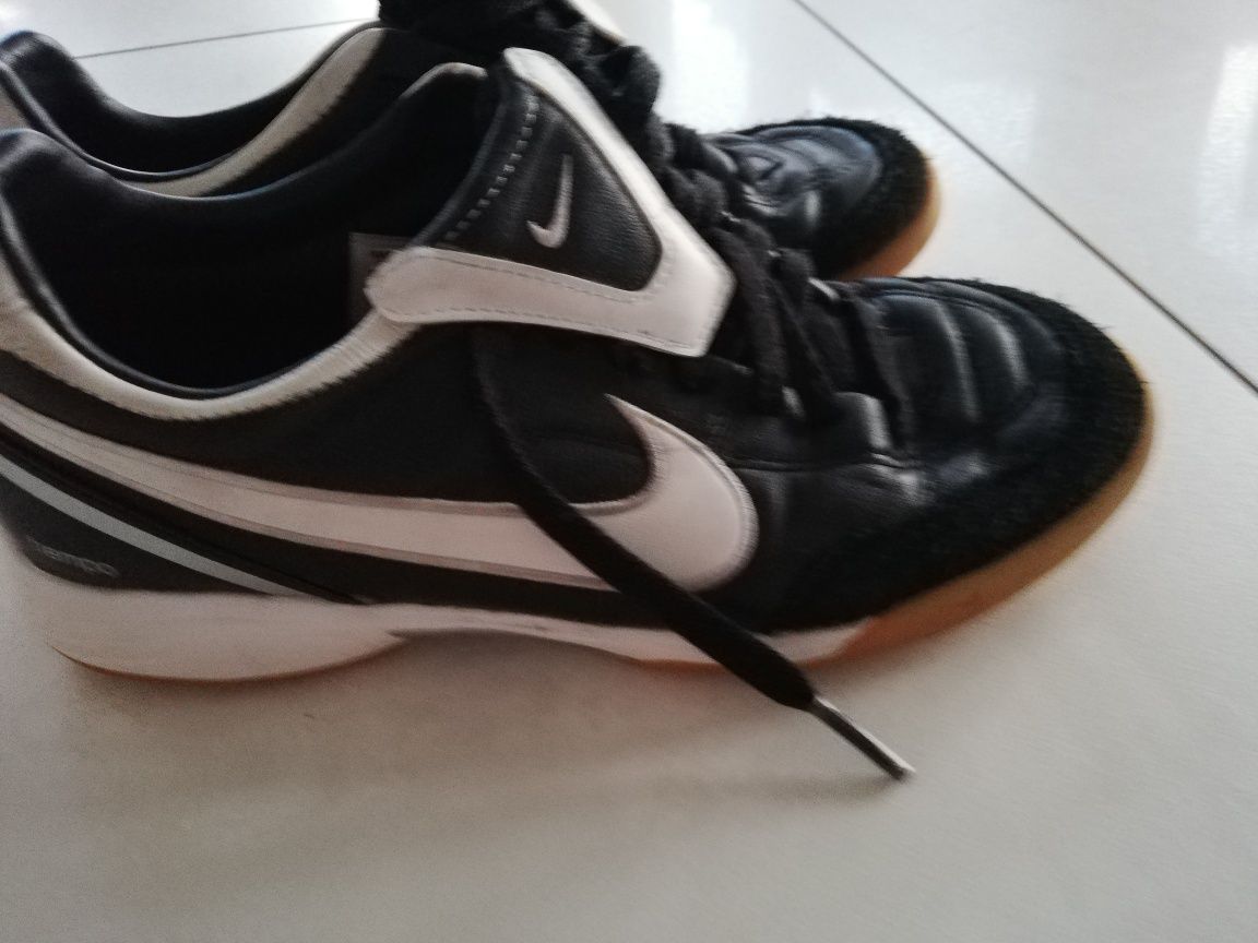 Buty, halówki Nike rozm. 38,5