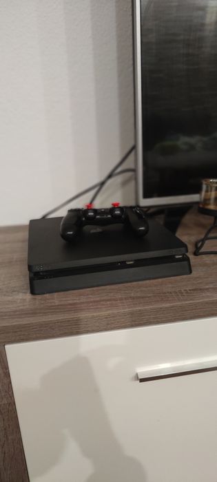 Vendo ps4 slim em bom estado