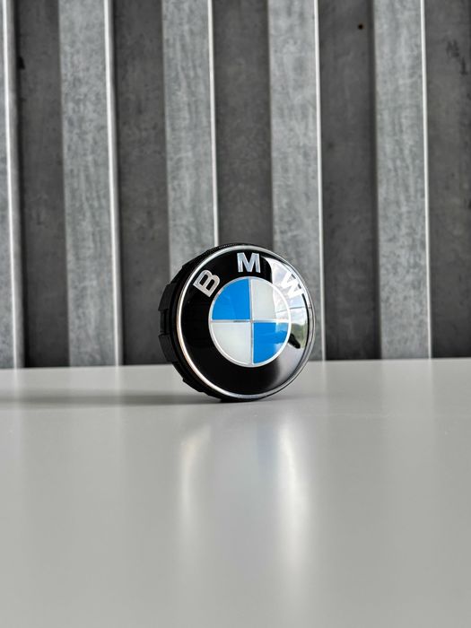 BMW Obrotowe DekielkiI Do Felg 68MM 3D KOMPLET 4SZT Niebiesko/Białe