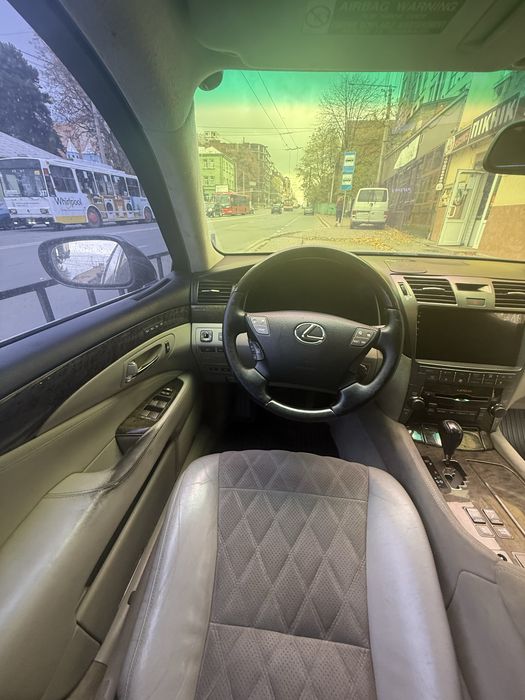 Продаж автомобіля Лексус ЛС 460