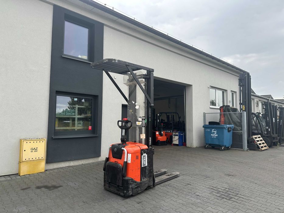 Paleciak elektryczny Toyota BT SPE125L Maszt 4,1m