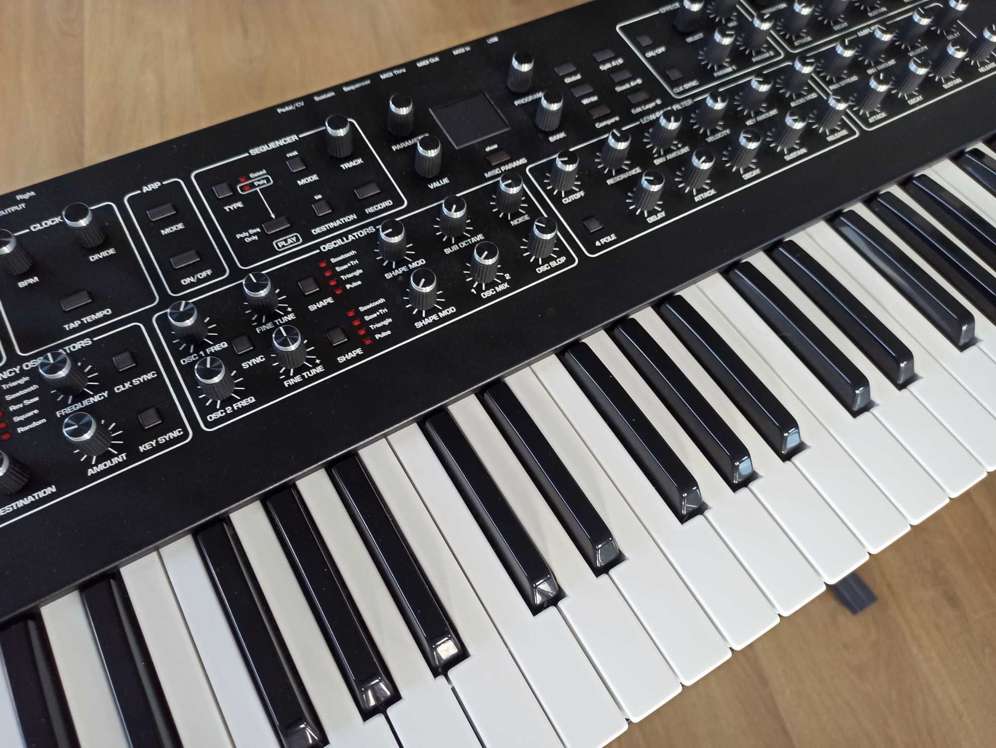 Sequential Prophet REV2 16 Voice syntezator