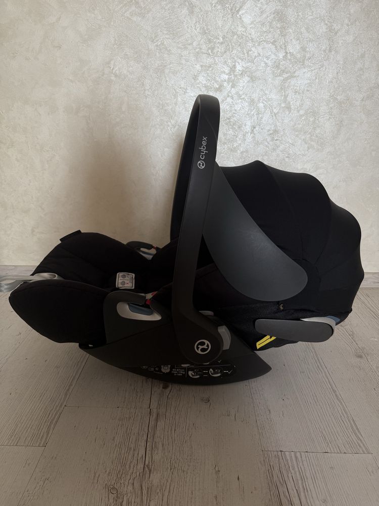 Автокрісло cybex cloud Z deep black чорне
