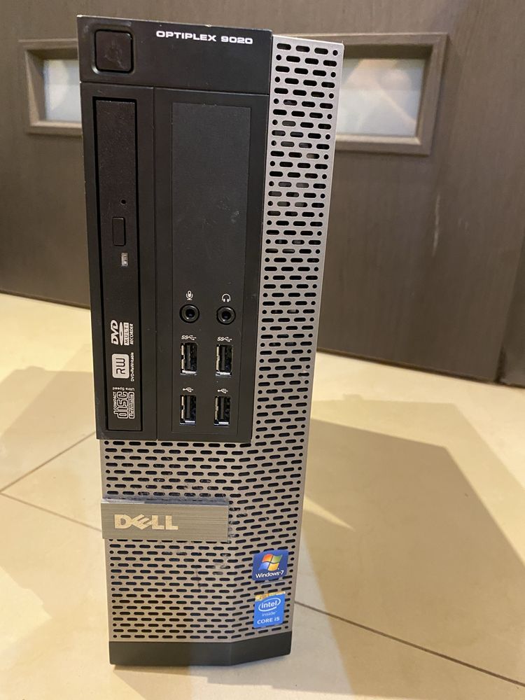 Komputer z monitorem
