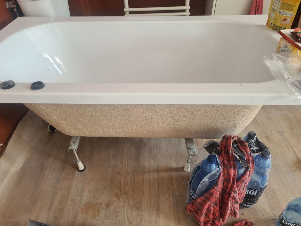 Bojler50l.Wanna140x70.Wc wolnostojace.