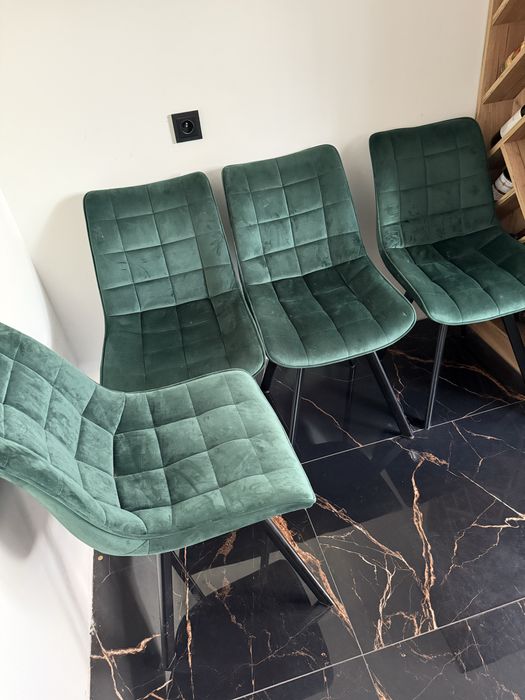 Cztery krzesła pikowane butelkowa zieleń
