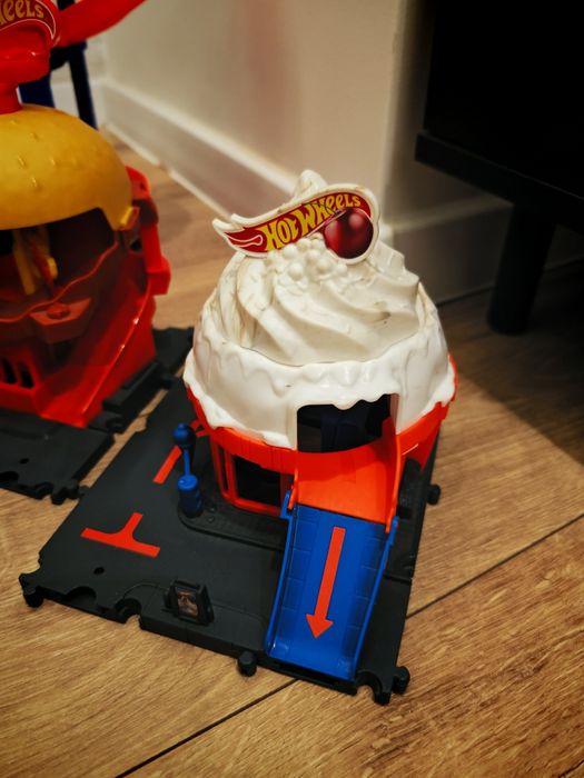 Hot wheels zestaw tunnel twist,burger ,lodziarnia