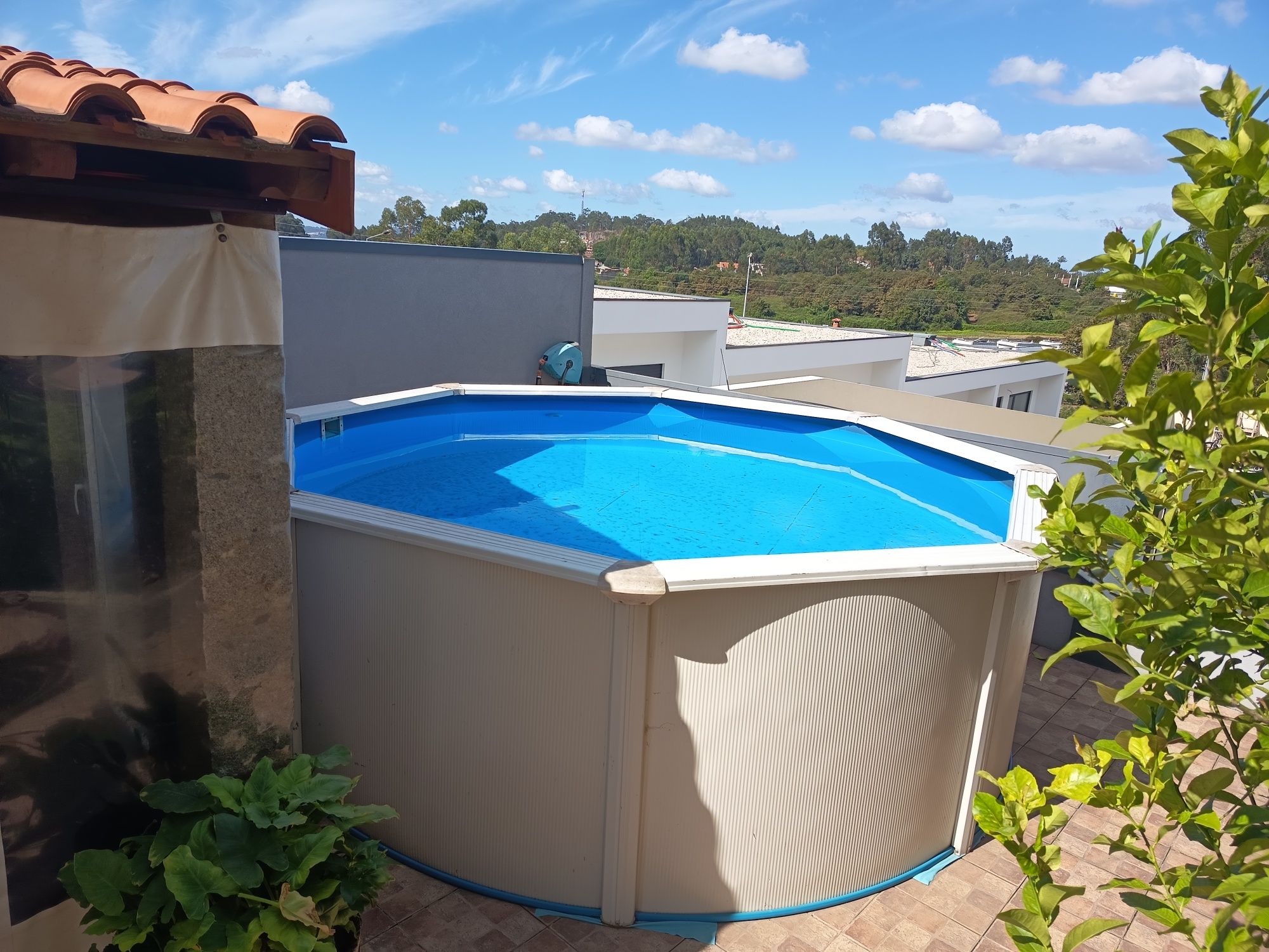 Vendo piscina redonda 3,60mts com motor de filtragem e filtro de areia