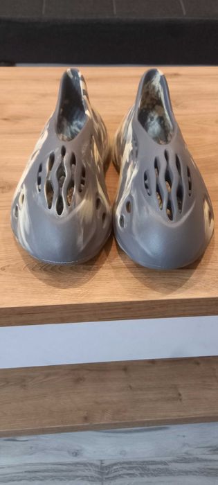 Yezzy foam runner 43