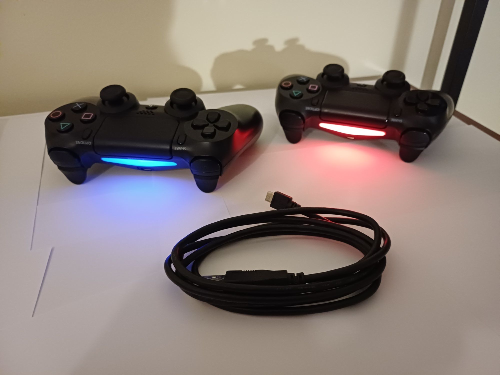 Playstation PS4 1TB + 1 Jogos (Ps4/Ps5) + 2 Comando