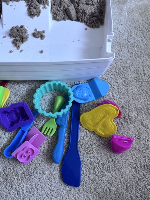 Piasek kinetyczny kinetic sand / walizka /zabawki / akcesoria