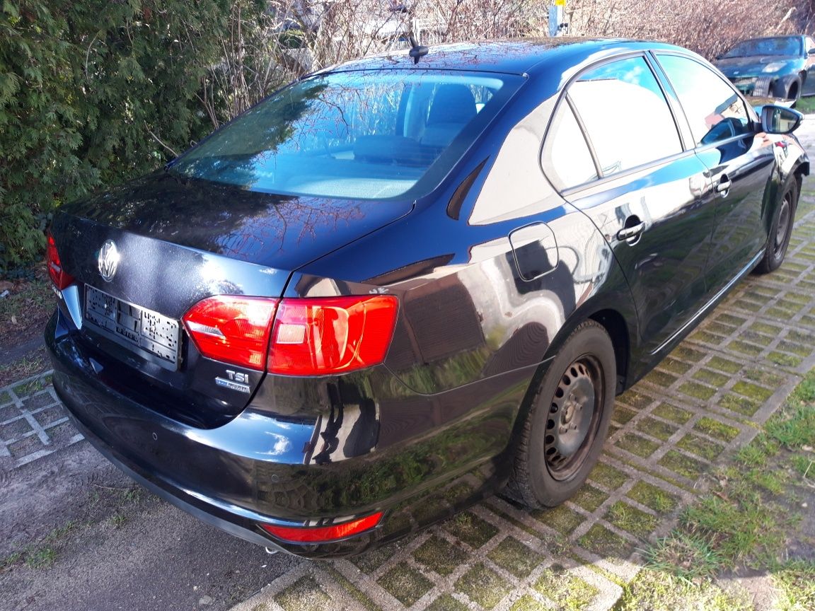 Volkswagen Jetta 2011 1.2 TSI uszkodzona z Niemiec!