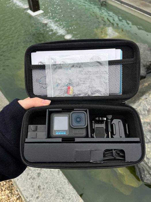 Екшн-камера GoPro Hero 13 з повним комплектом