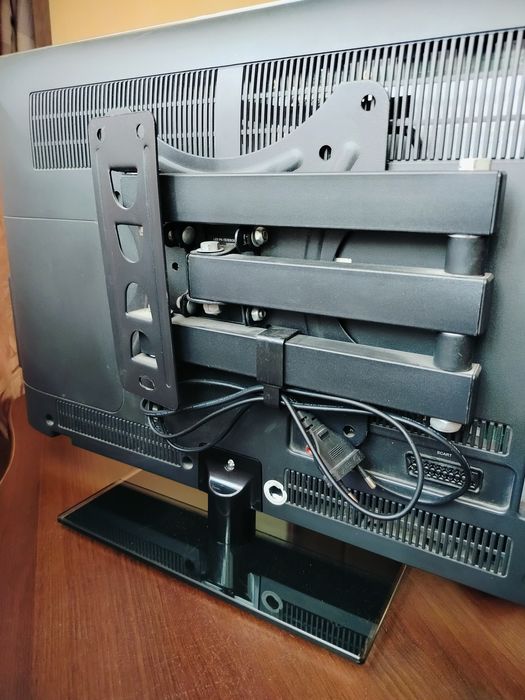 Телевізор bbk, скляний, 24