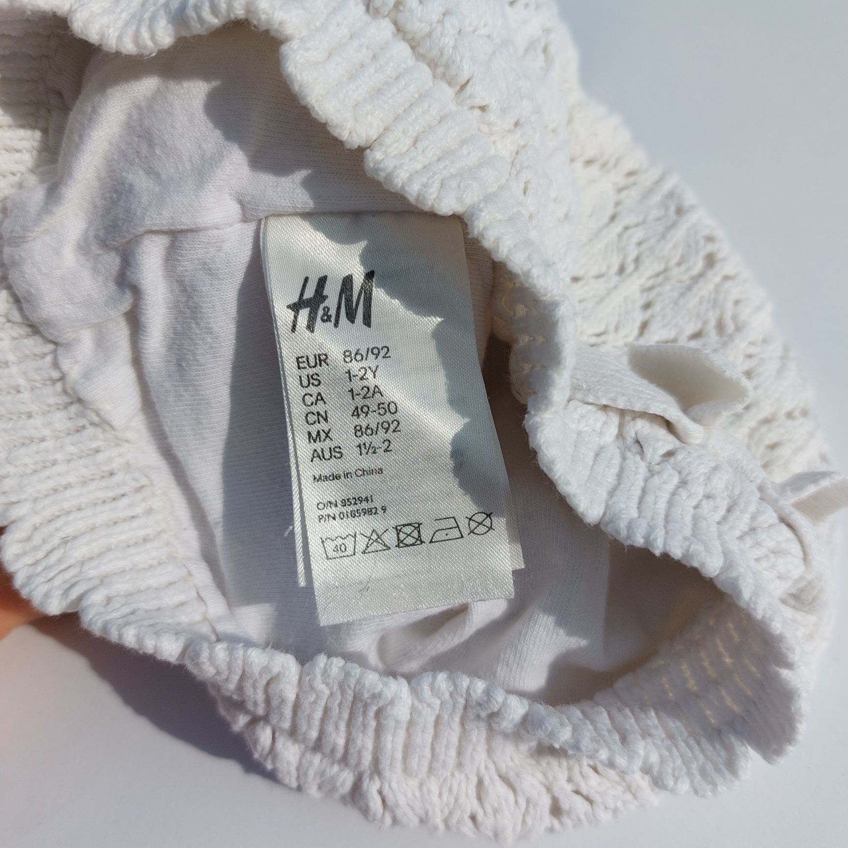 Biała czapka dziewczęca H&M 86-92