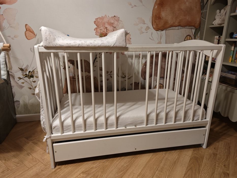 Łóżeczko dziecięce 120x60 z materacem i przewijakiem