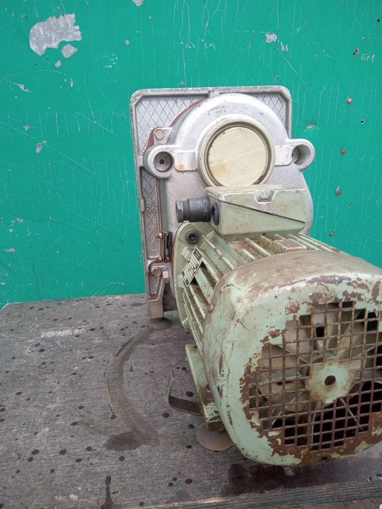 Motoreduktor z silnikiem elektrycznym 380v