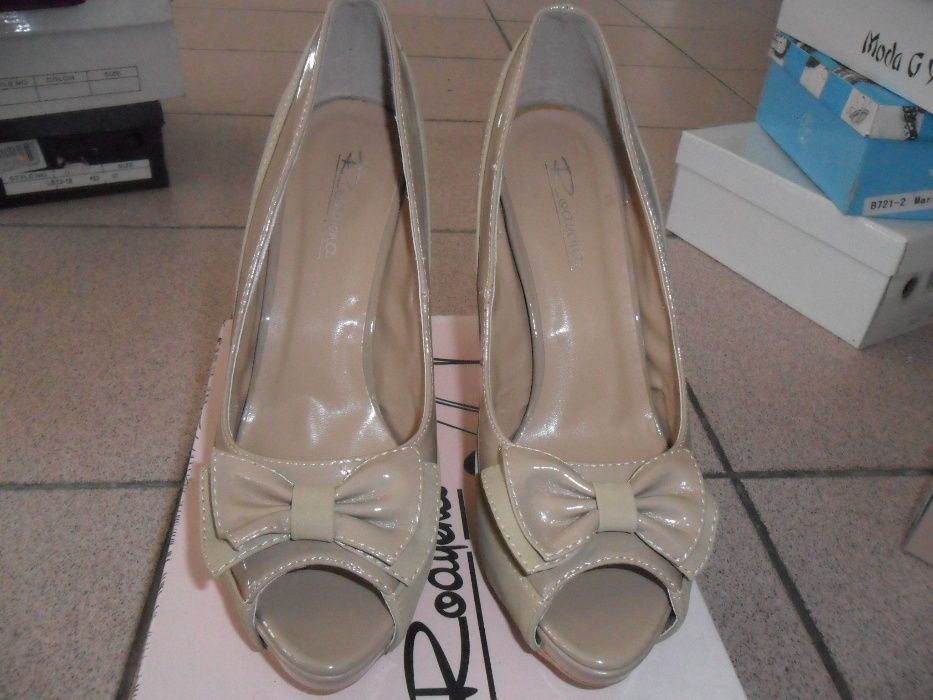 Sandálias novas tam. 38