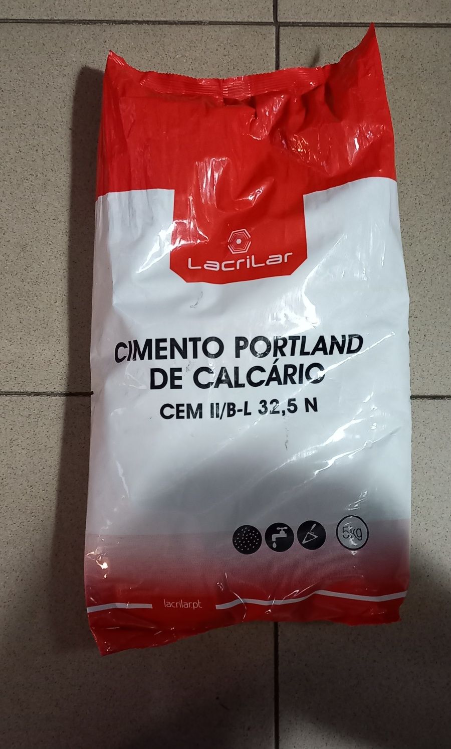 Saco de Cimento Portland de Calcário 

CEM II/B-L 32,5 N - 5kg

Marca: