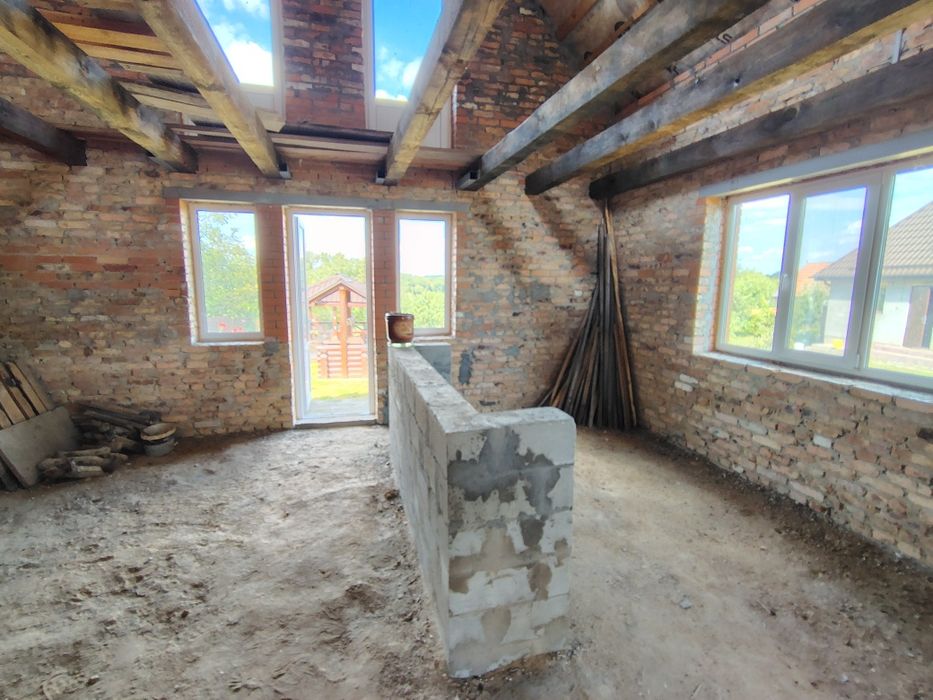 Продаж будинку в мальовничому місці.