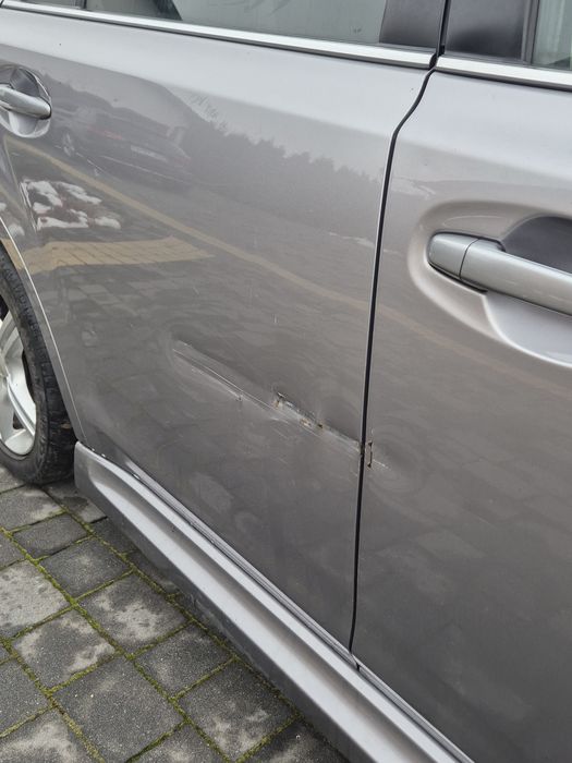 Subaru Legacy 2.0i benzyna automat cvt,  lekko uszkodzony