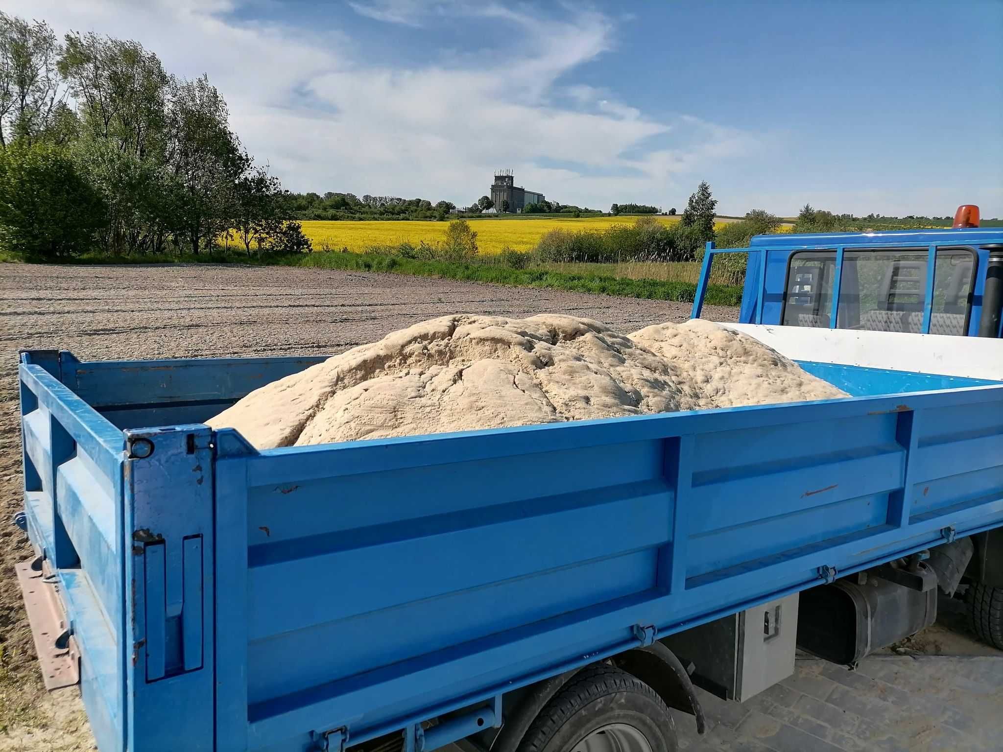 transport przewóz piasek piach ziemia koparka koparko ładowarka