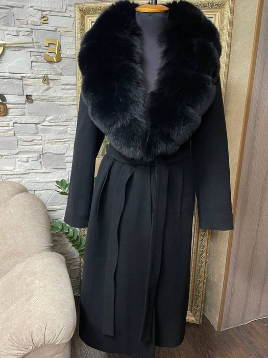 Пальто з чорнобуркою