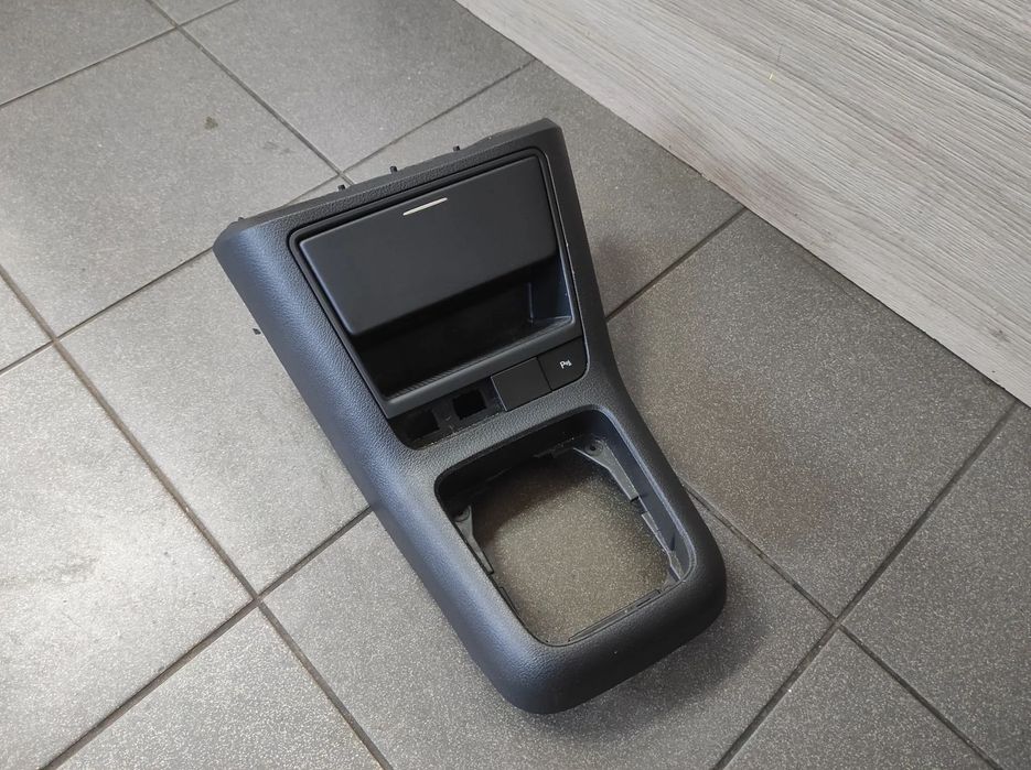 VW GOLF 5 6 PLUS POPIELNICZKA SCHOWEK TUNEL ŚRODKOWY 5M1 WYSYŁKA !!!!!