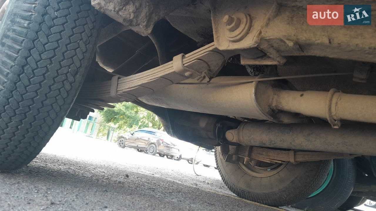 Автомобіль Иж 2715