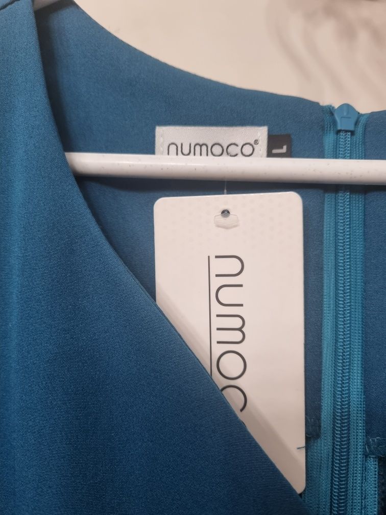 Sukienka Numoco - rozkloszowana, dekolt w kształcie serca