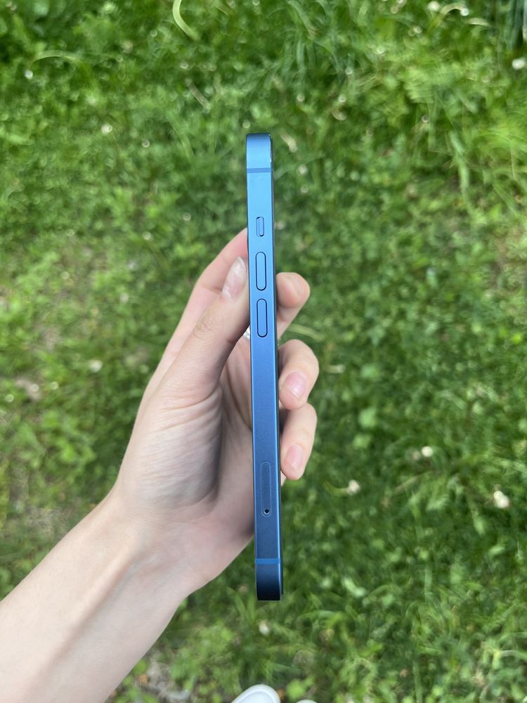 Iphone 13 синій