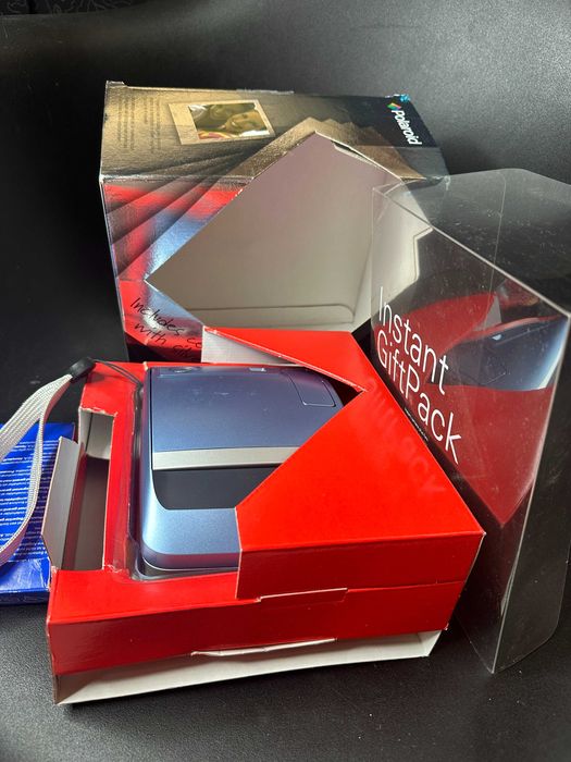 Рідкісний фотоапарат миттєвої зйомки  Polaroid 600 Instant