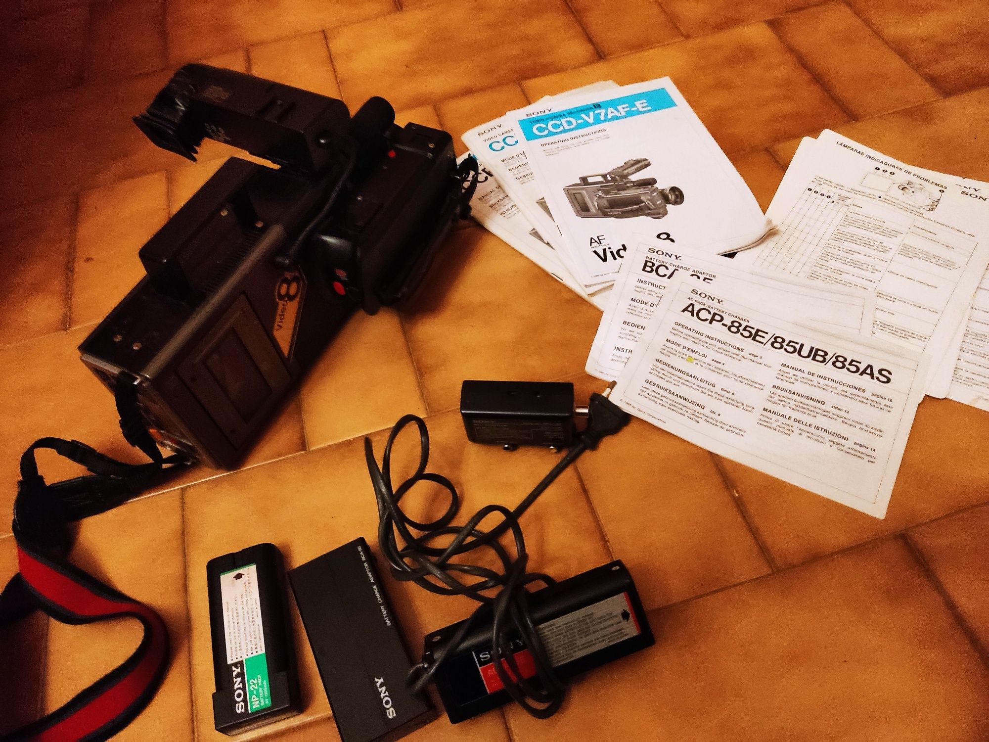 Câmera Sony vídeo 8 CCD-V7AF-E (ano 1990)