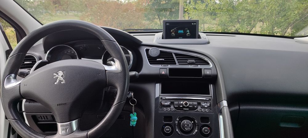 Продам автомобіль Peugeot 3008 Hybrid