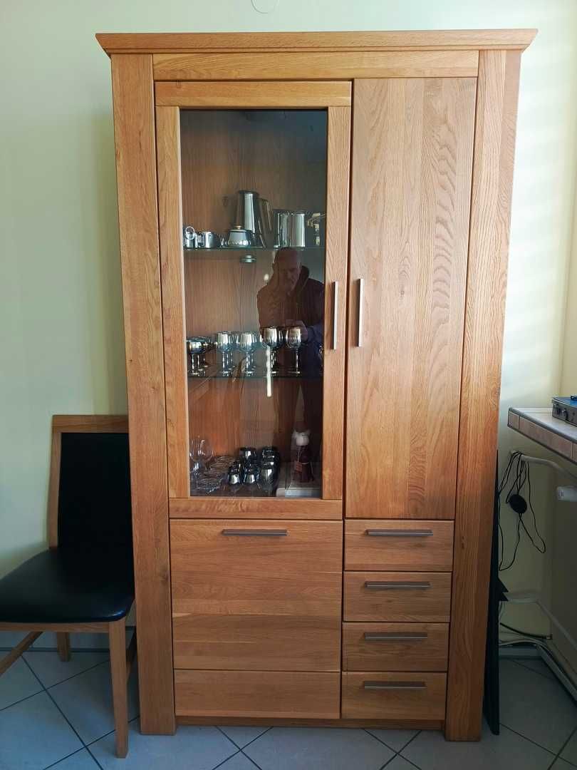 Zestaw mebli: stół rozkładany, krzesła, witryna dąb