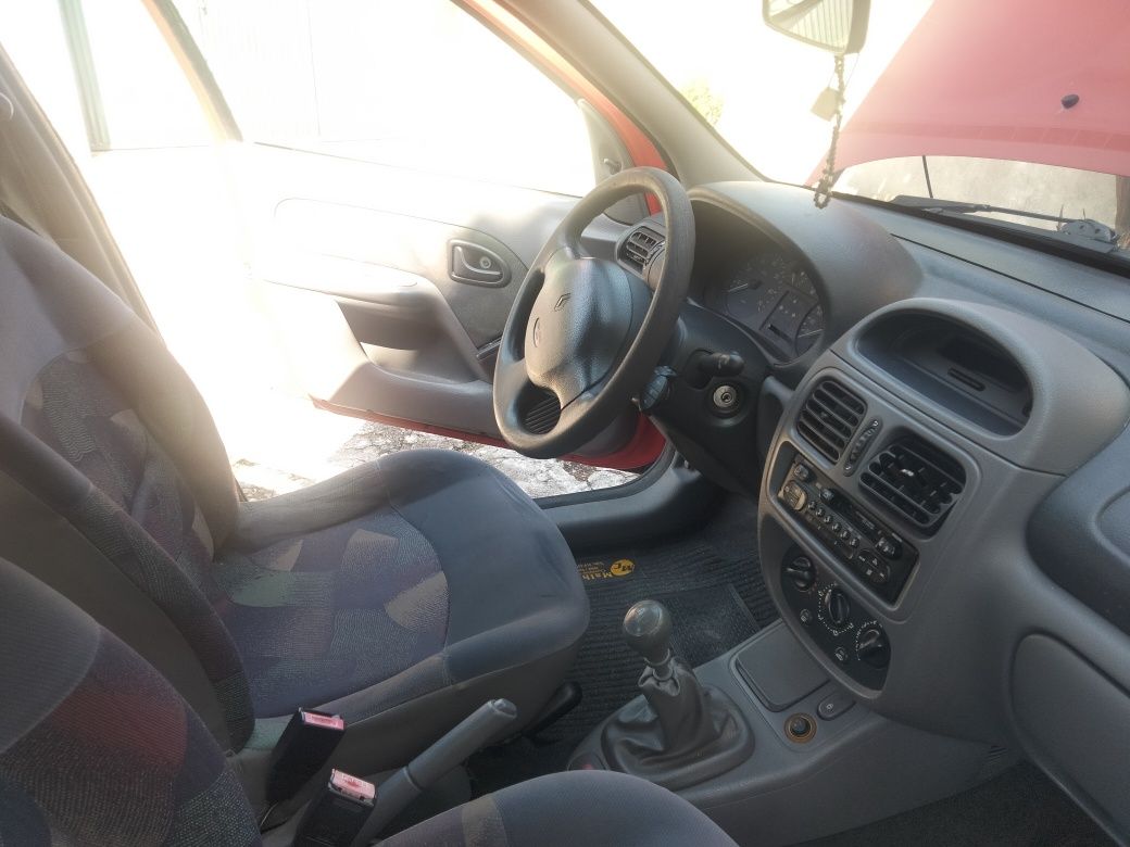Renault Clio 1.2 ano 2000