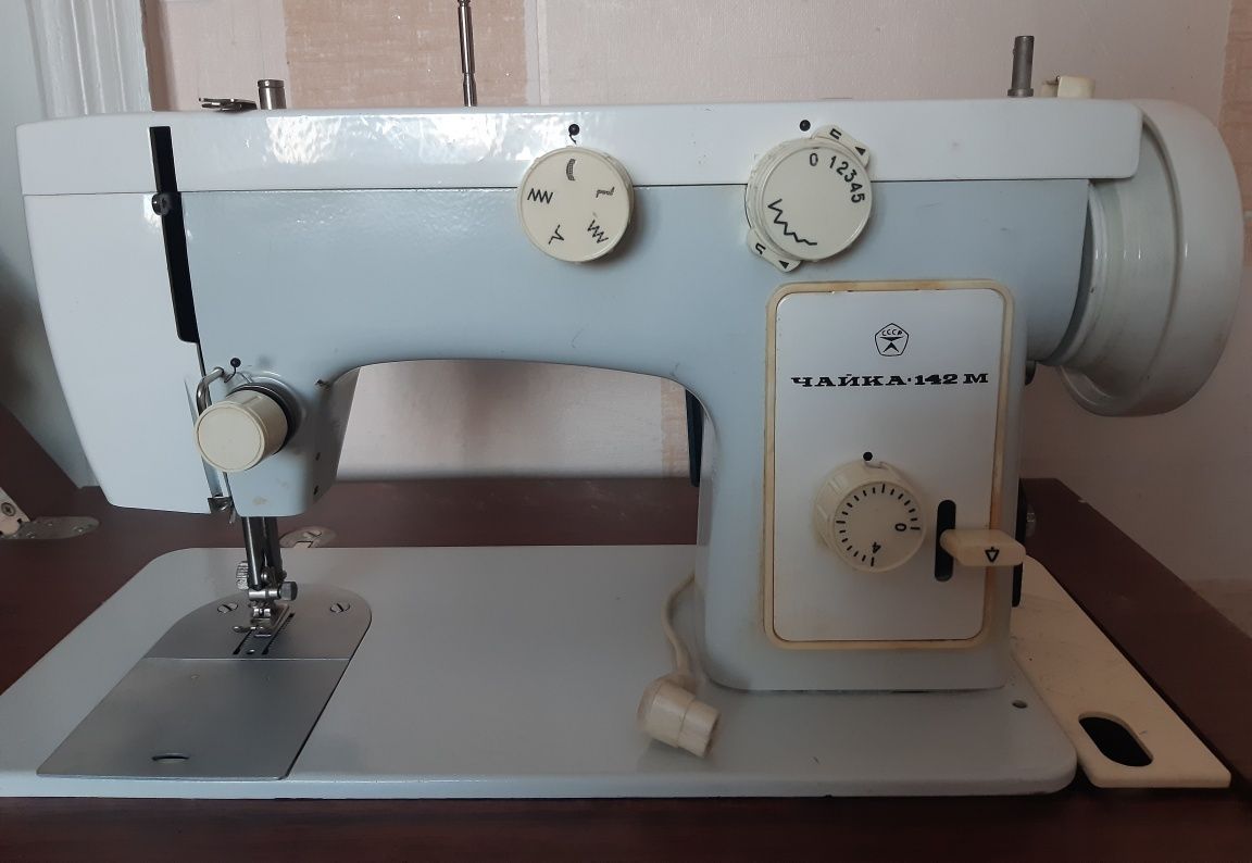 Швейная машинка "Чайка" продам