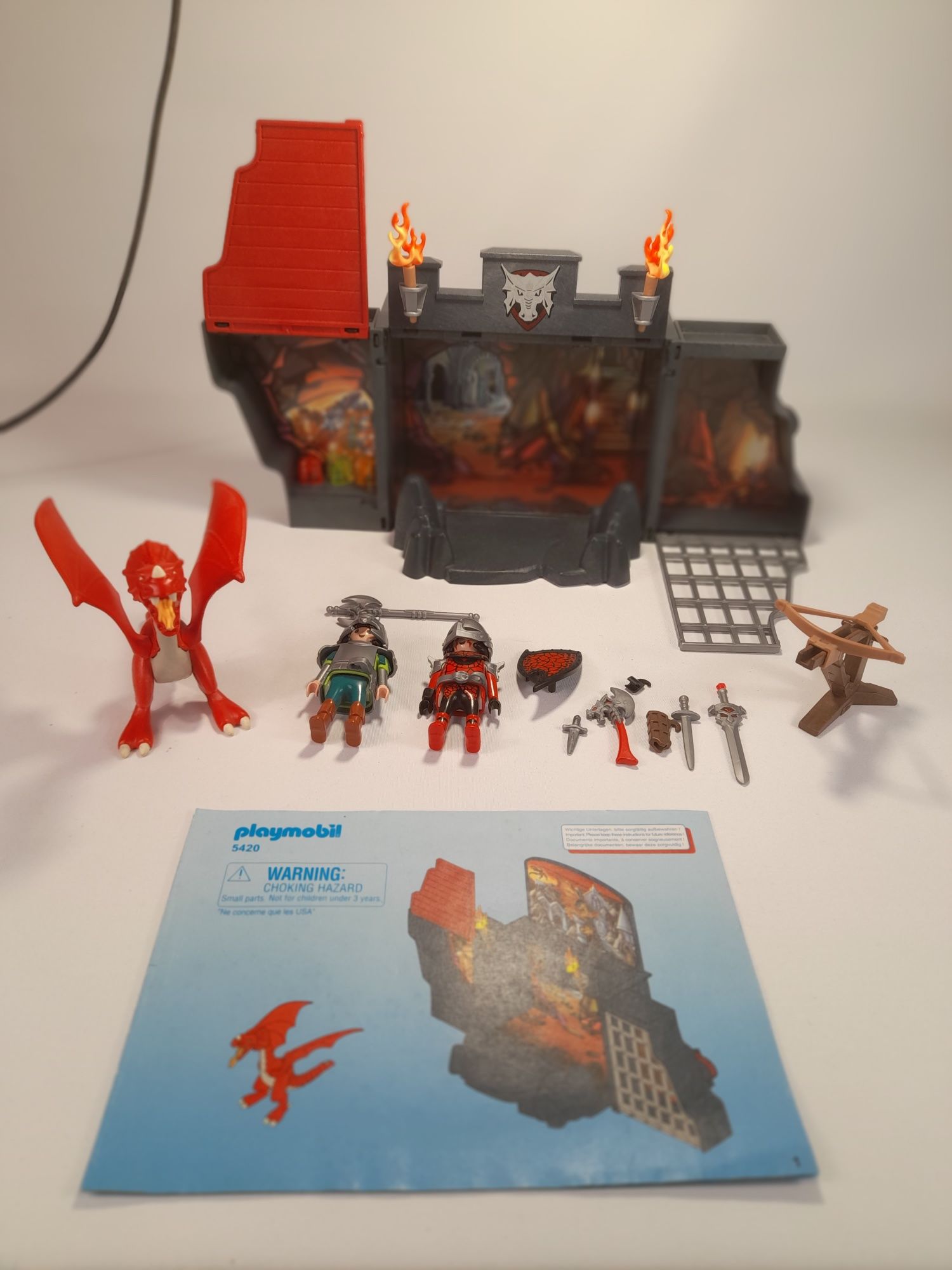 Forte playmobile com dragão vermelho